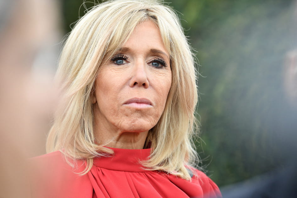 Brigitte Macron, wild avec son carr&eacute; flou