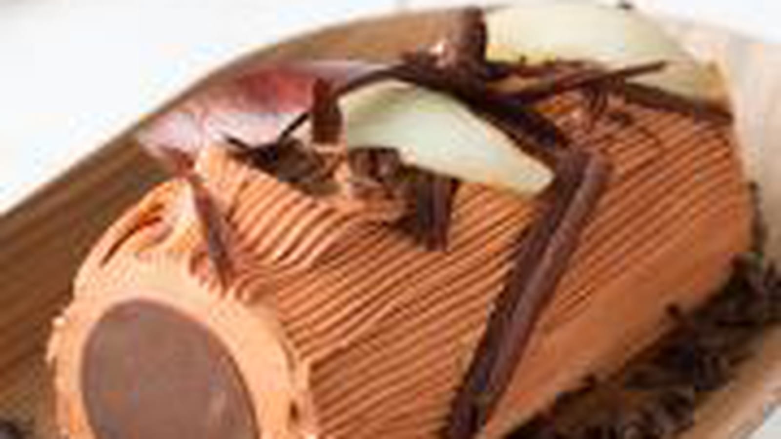 Bûche crème au beurre, glaçage chocolat et poires