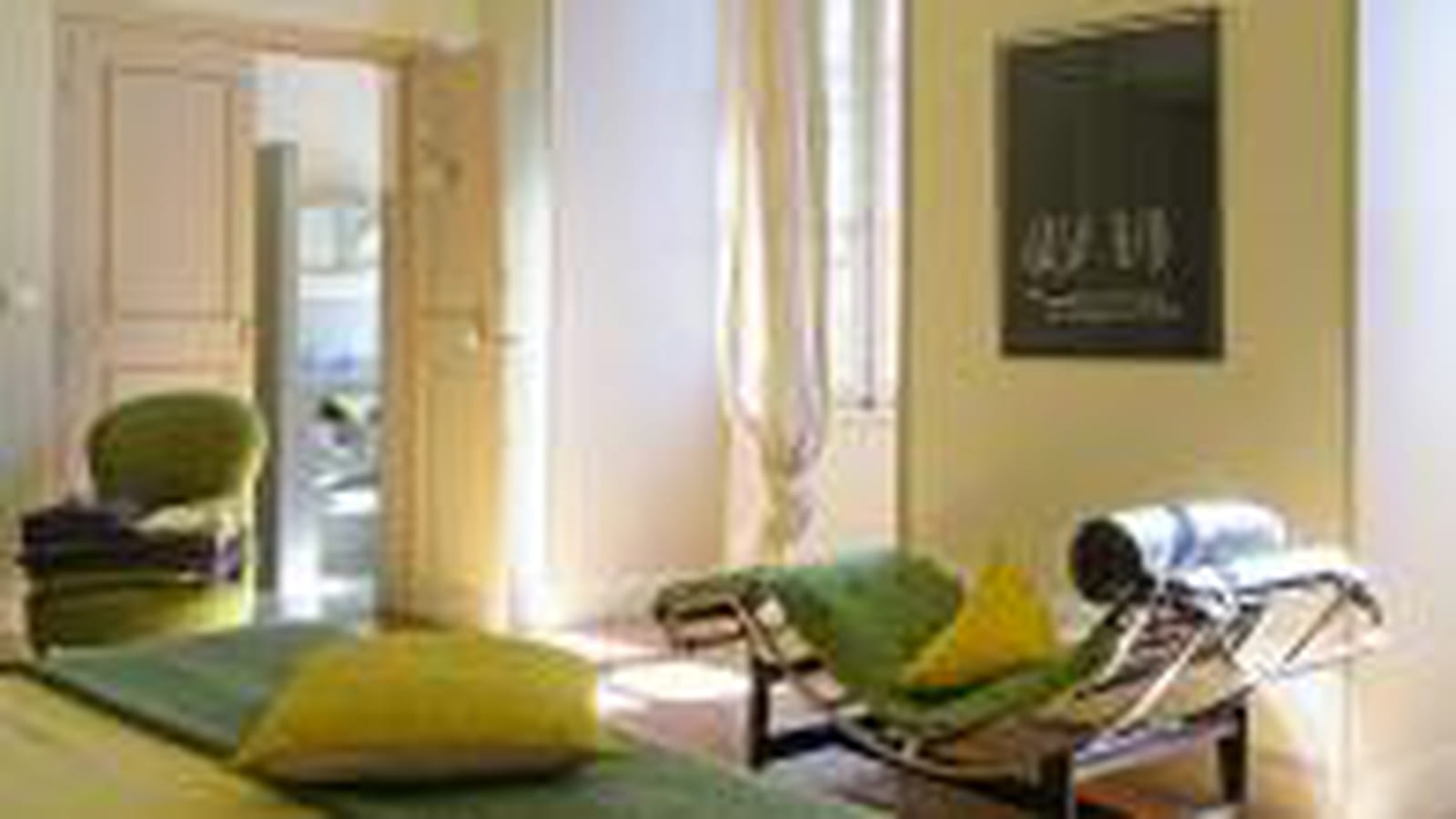 Chaise Le Corbusier verte