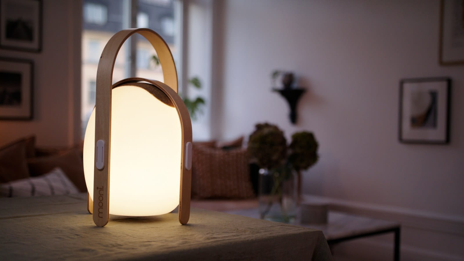 Lampe et enceinte Ovo Mini Mooni
