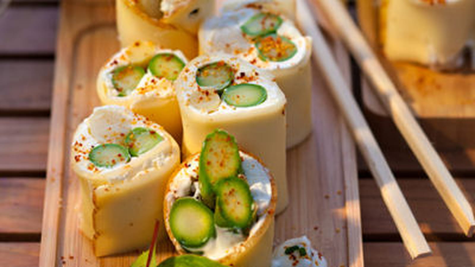 Bouchées d'asperges, piment d'Espelette et Fol Epi