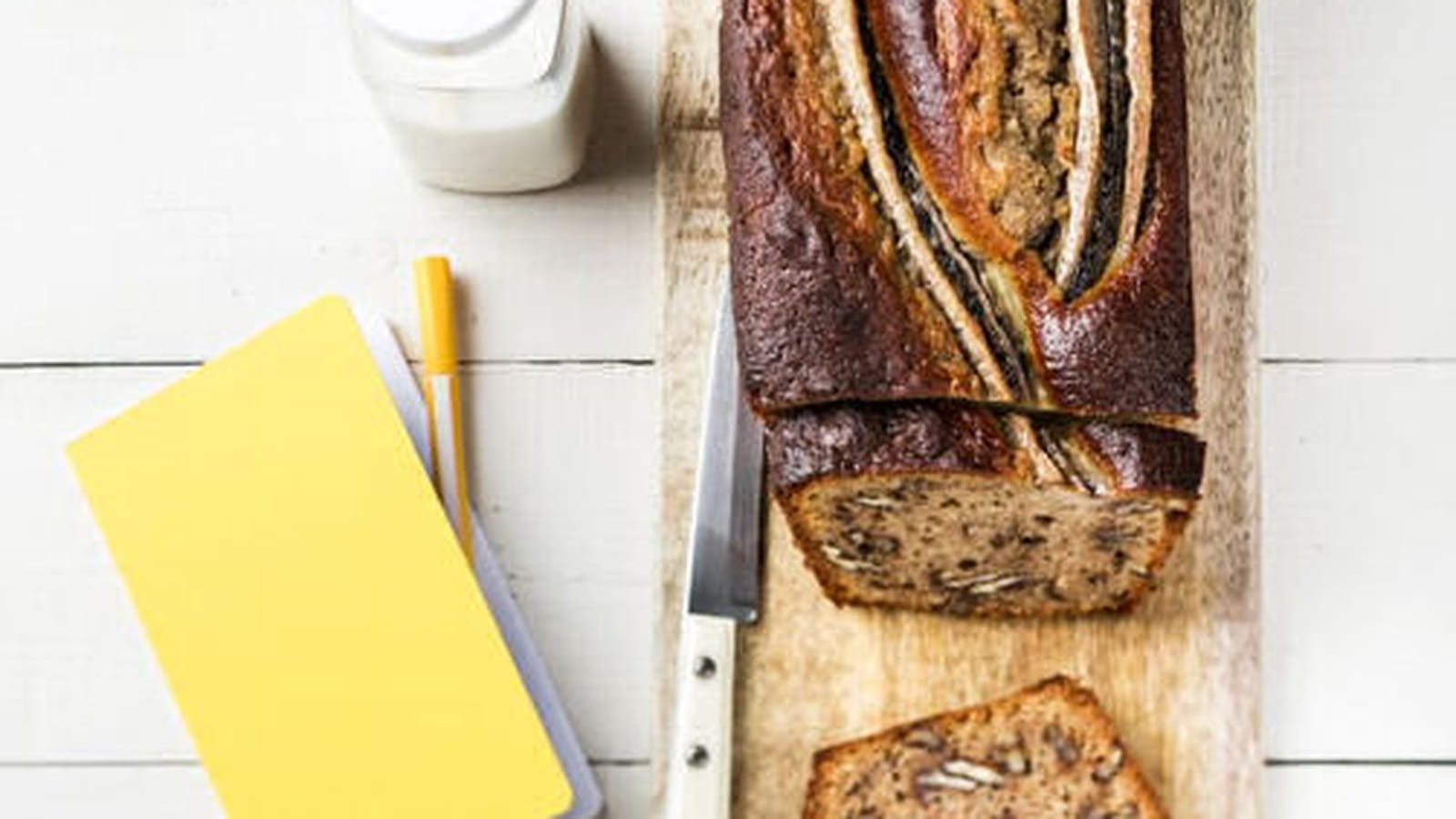 Cake moelleux à la banane et aux noix de pécan