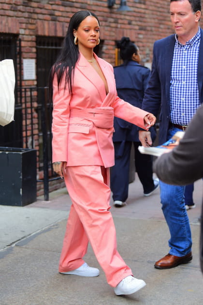 TOP&nbsp;: Rihanna en costume oversize