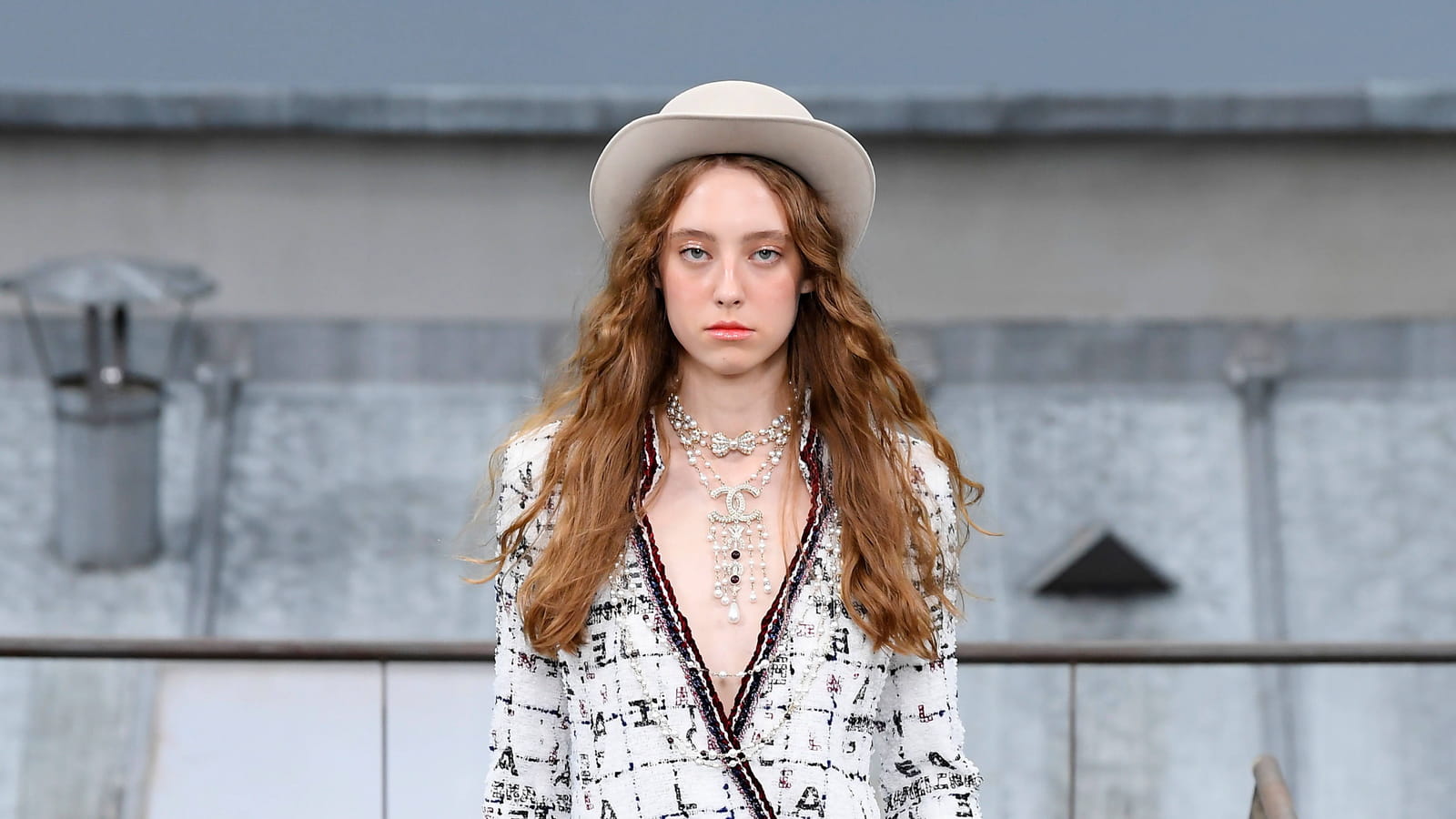 Look 18