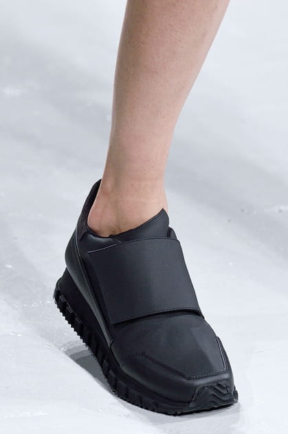 Les baskets minimalistes &agrave; scratch du d&eacute;fil&eacute; Lea Peckre