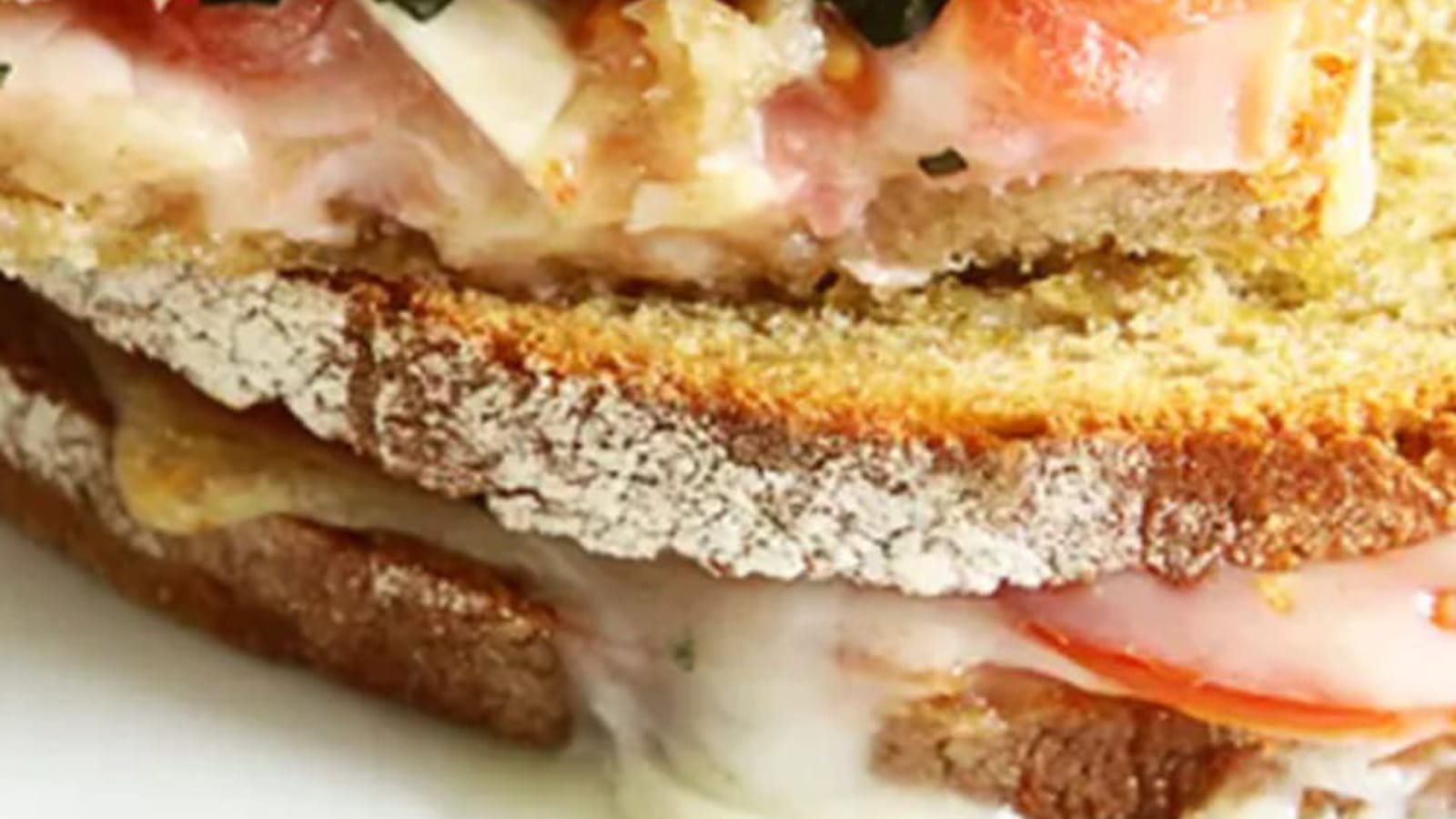 Croque au chèvre et au basilic
