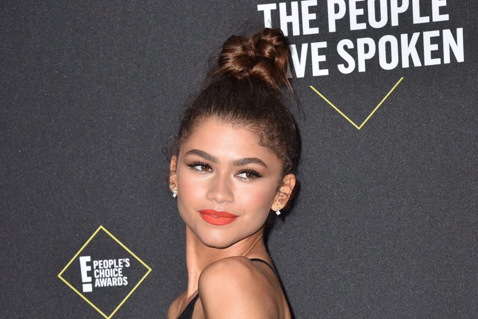 Le bun haut perch&eacute; de Zendaya
