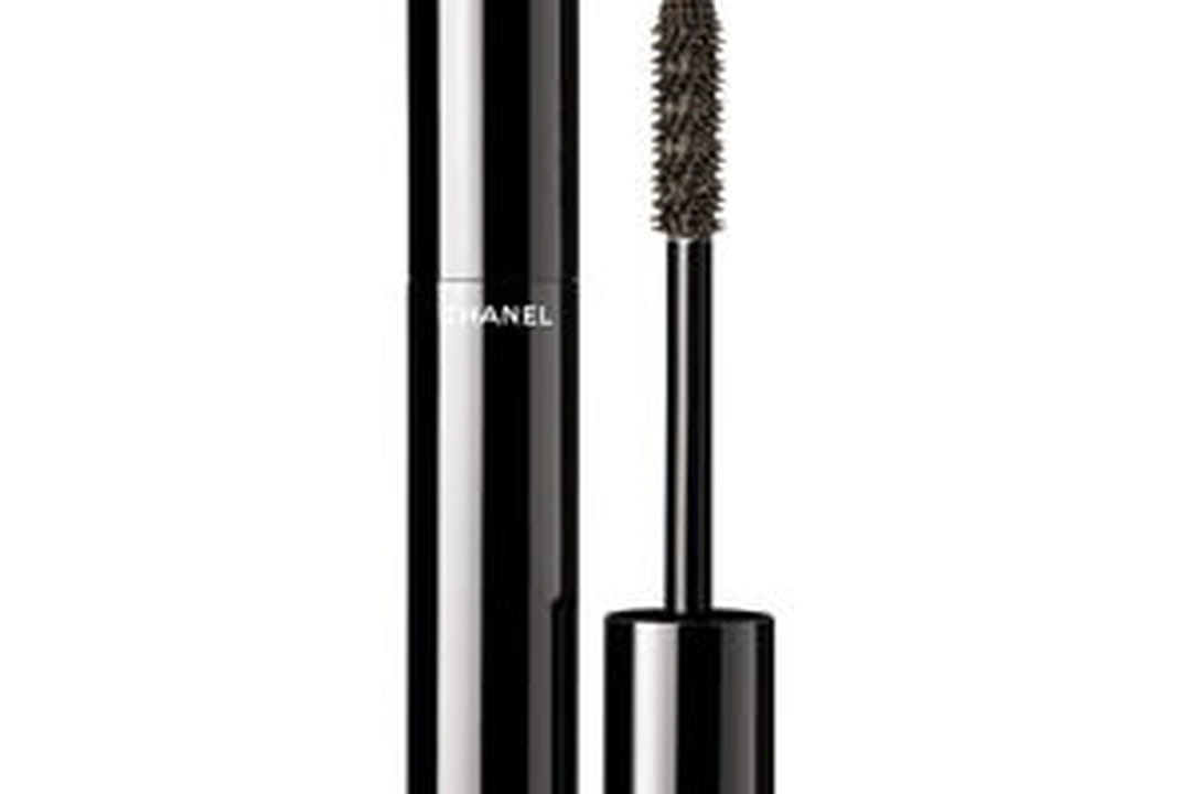Le mascara khaki or de Chanel