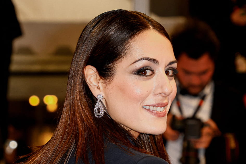 Le smoky eye glamour de Sofia Essa&iuml;di