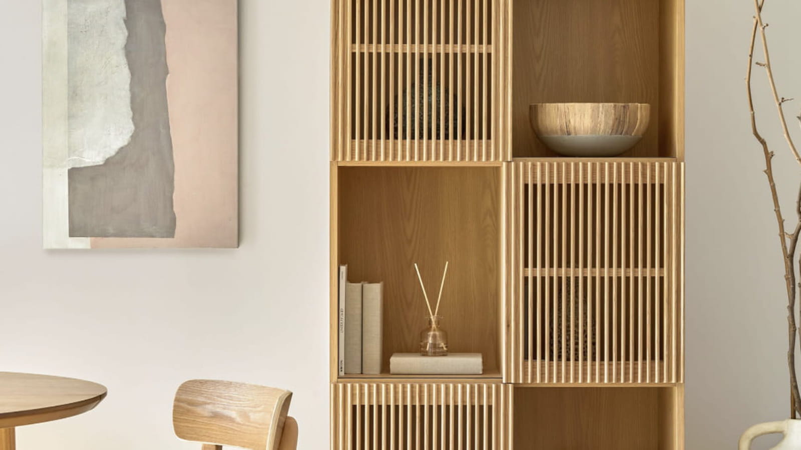 Rangement en bois ajouré