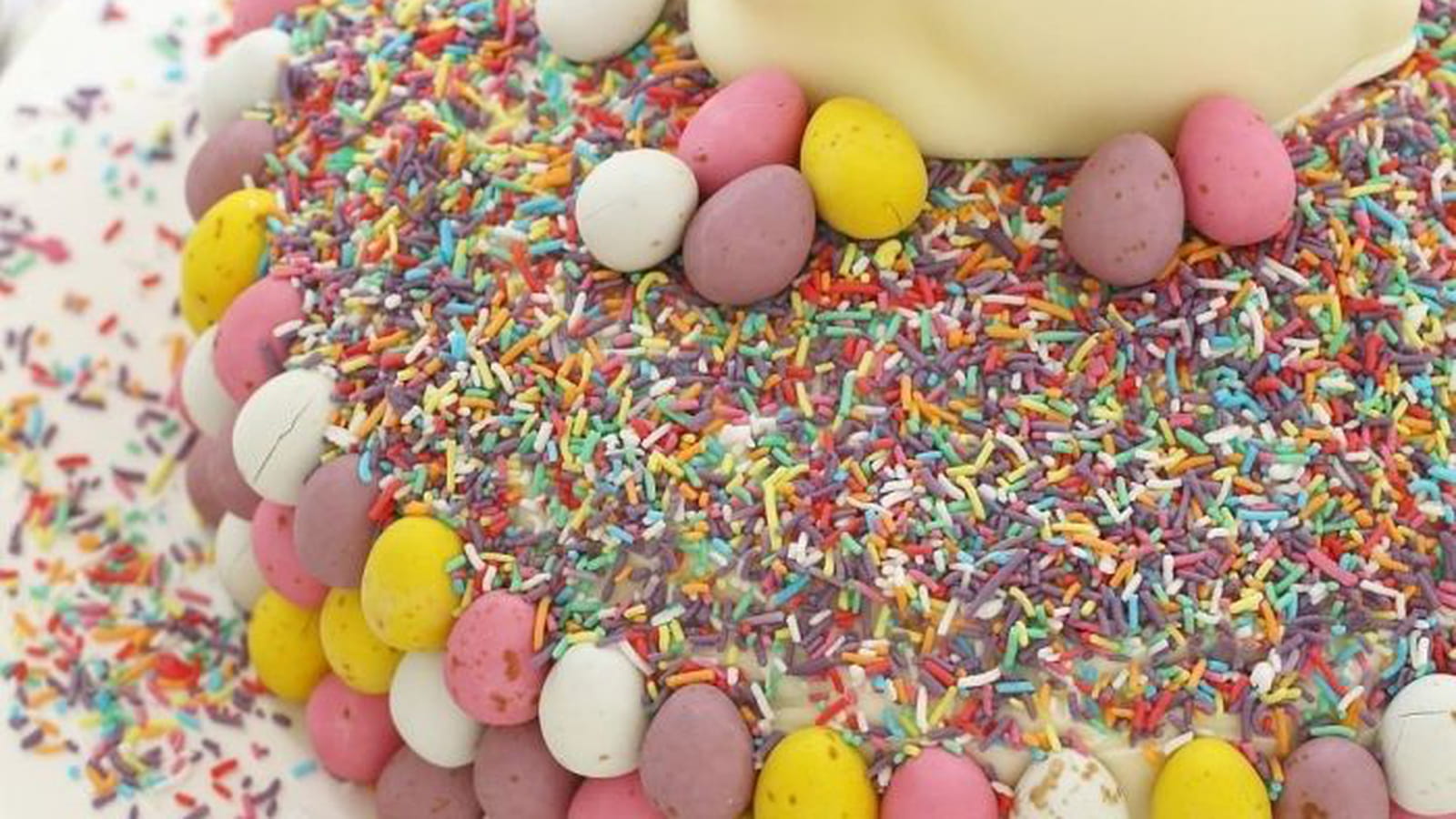 Gâteau de Pâques multicolore