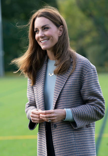 Kate Middleton avec collier fin doré