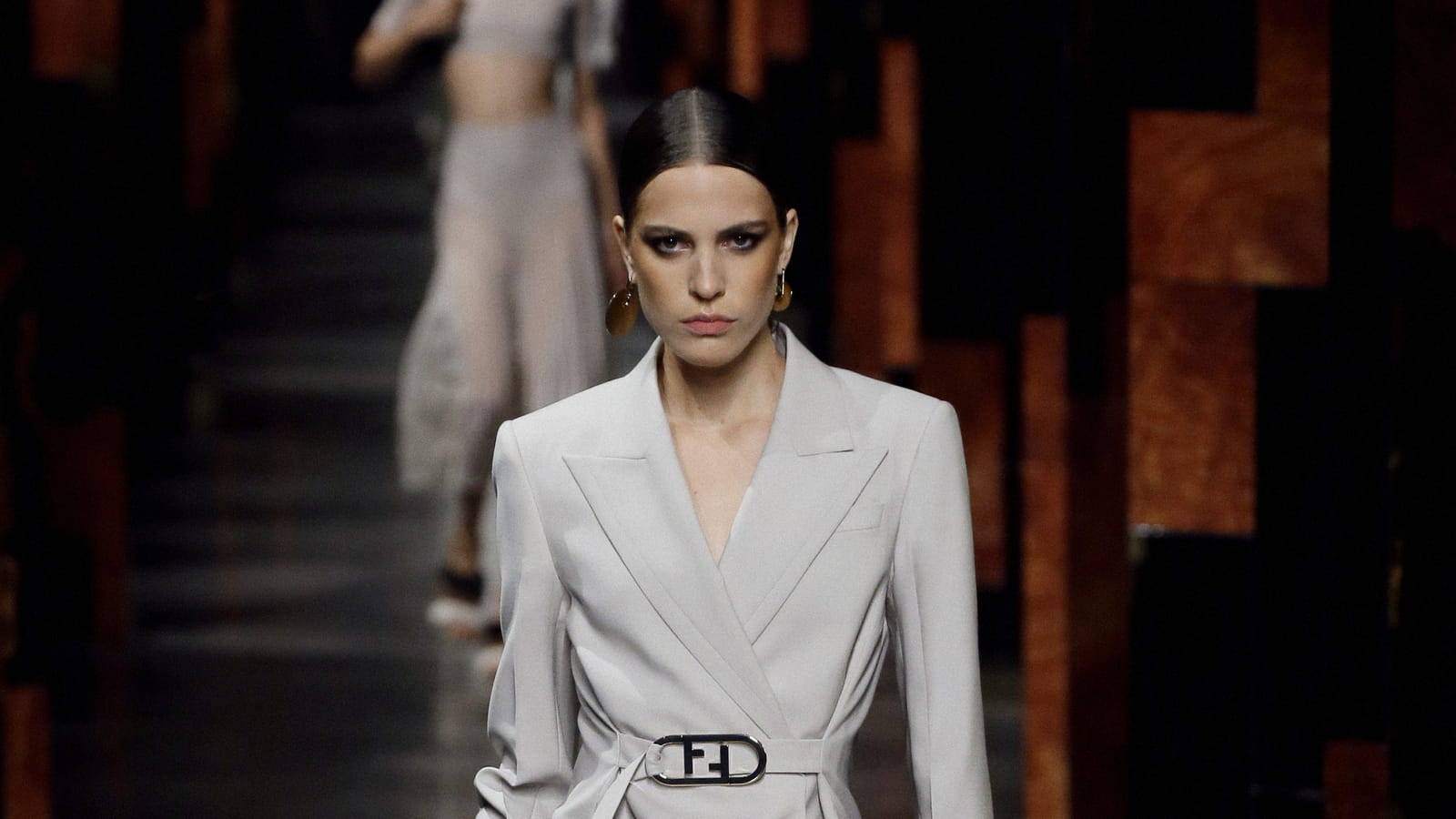 Look 15