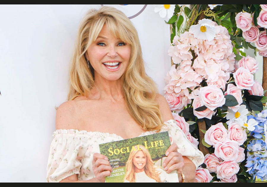 Les cheveux longs avec frange rideau de Christie Brinkley