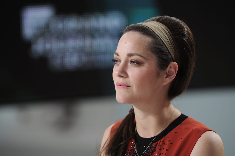 La demi queue fa&ccedil;on Bardot  de Marion Cotillard