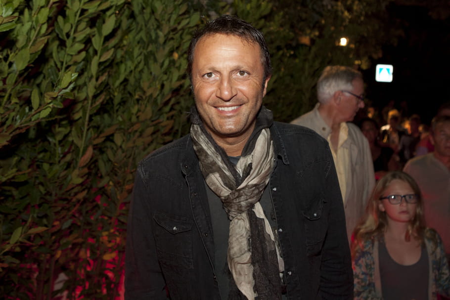 TV et confinement : TF1 s'adapte, Arthur et Hanouna tentent le live chez eux