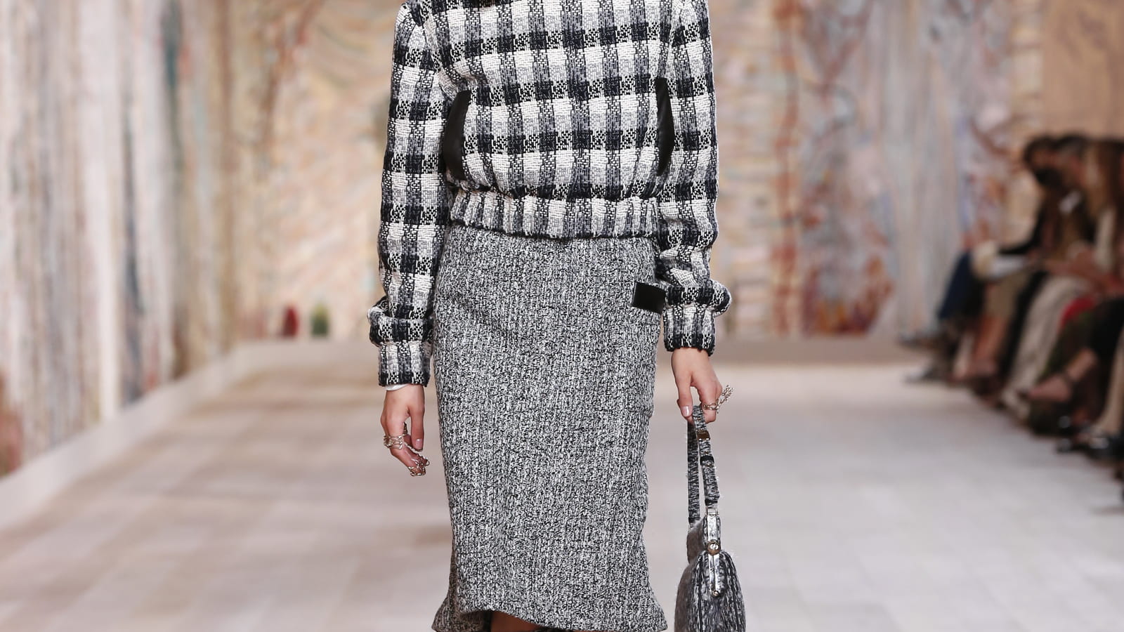 Look 19