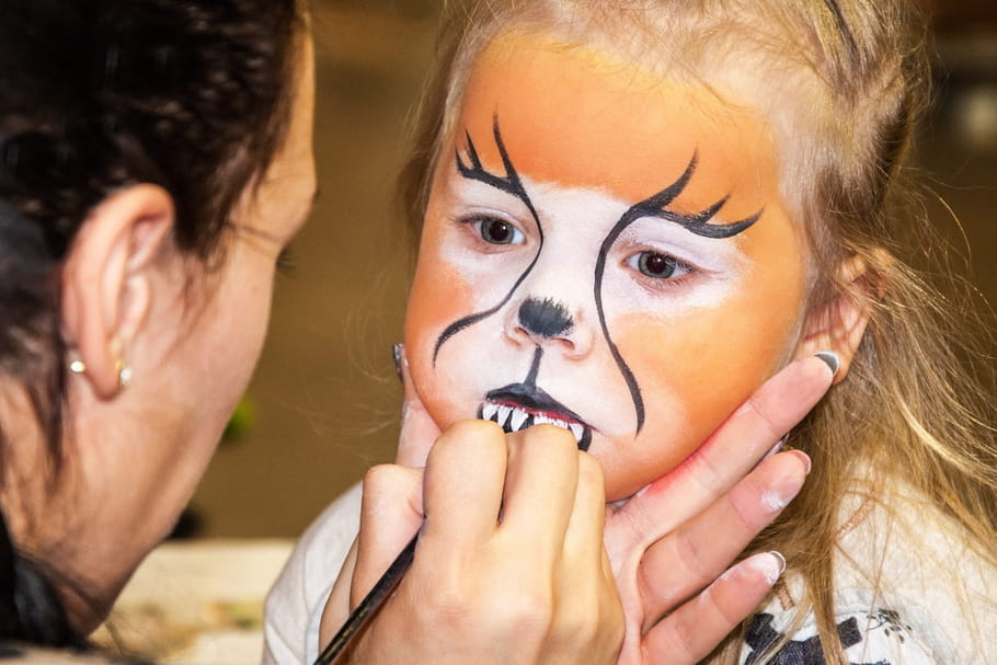 Comment maquiller et déguiser mon enfant pour Mardi gras ?