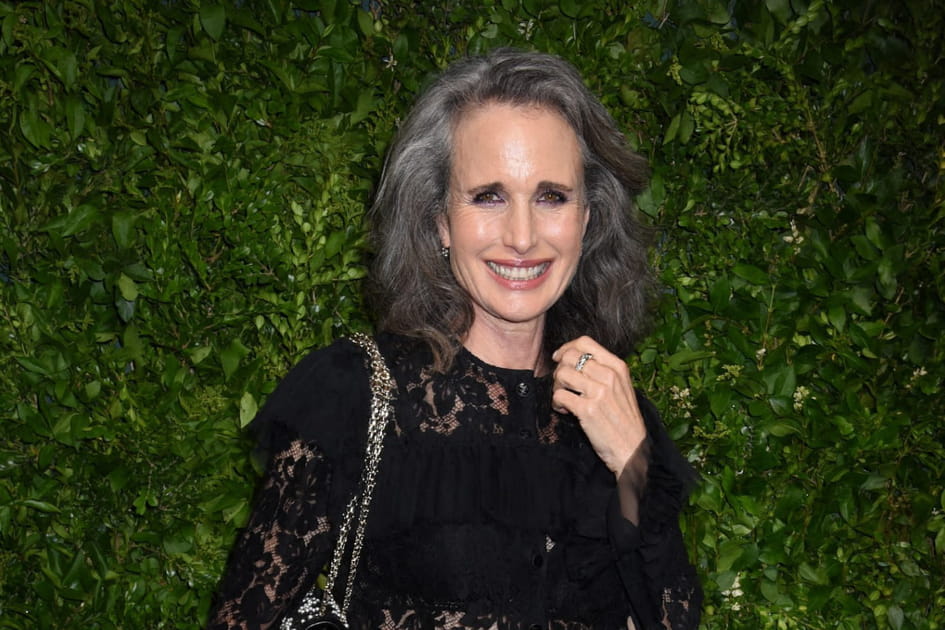 Andie MacDowell, sensuelle avec son ras de cils intense