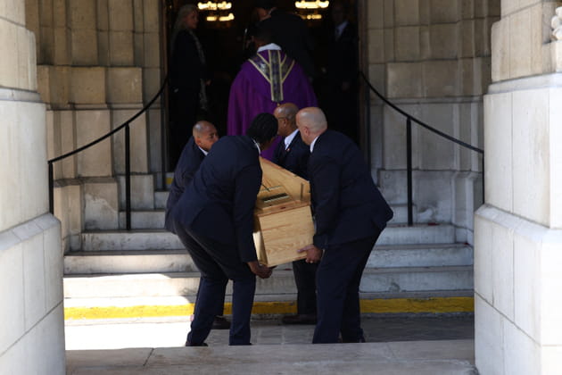 Le cercueil de Daniel Bilalian a été transporté en l'église Saint-Pierre de Neuilly-sur-Seine