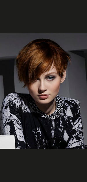 Coupe courte graphique avec frange