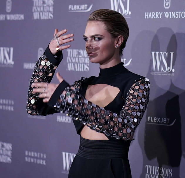 Cara Delevingne ne supporte plus la lumière