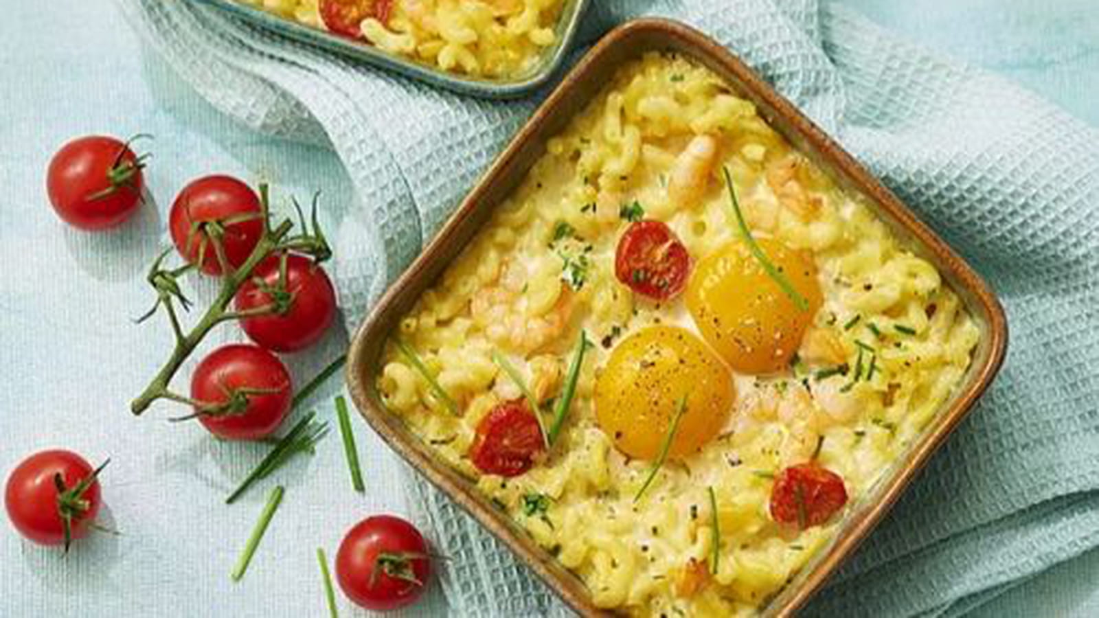 Petites cocottes coquillettes, crevettes et crème curry ciboulette