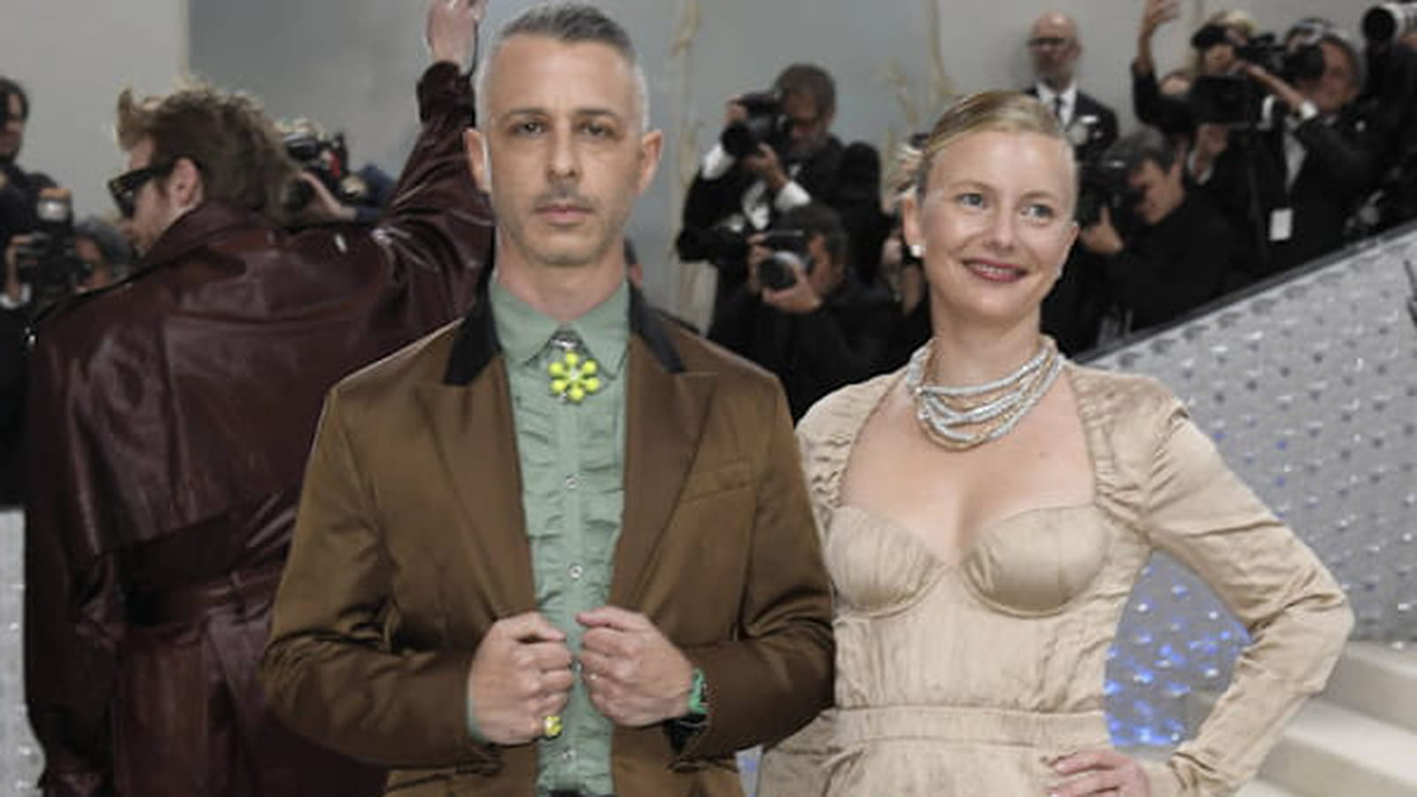 Jeremy Strong et Emma Wall le 1er mai 2023