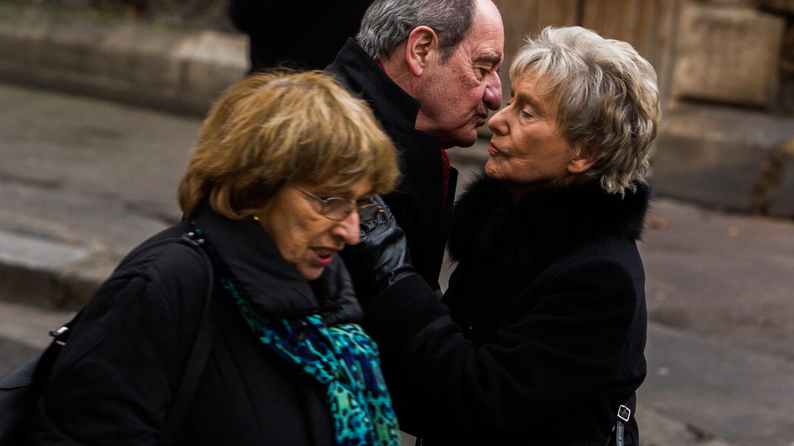 Monique Le Marcis salue Pierre Lescure