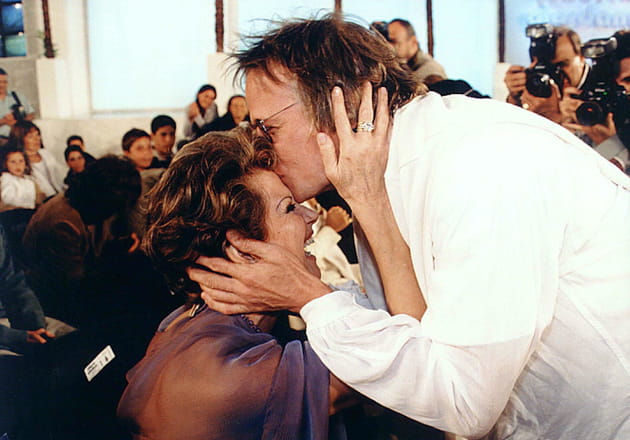 Tr&egrave;s complice avec son ami Christophe Lambert