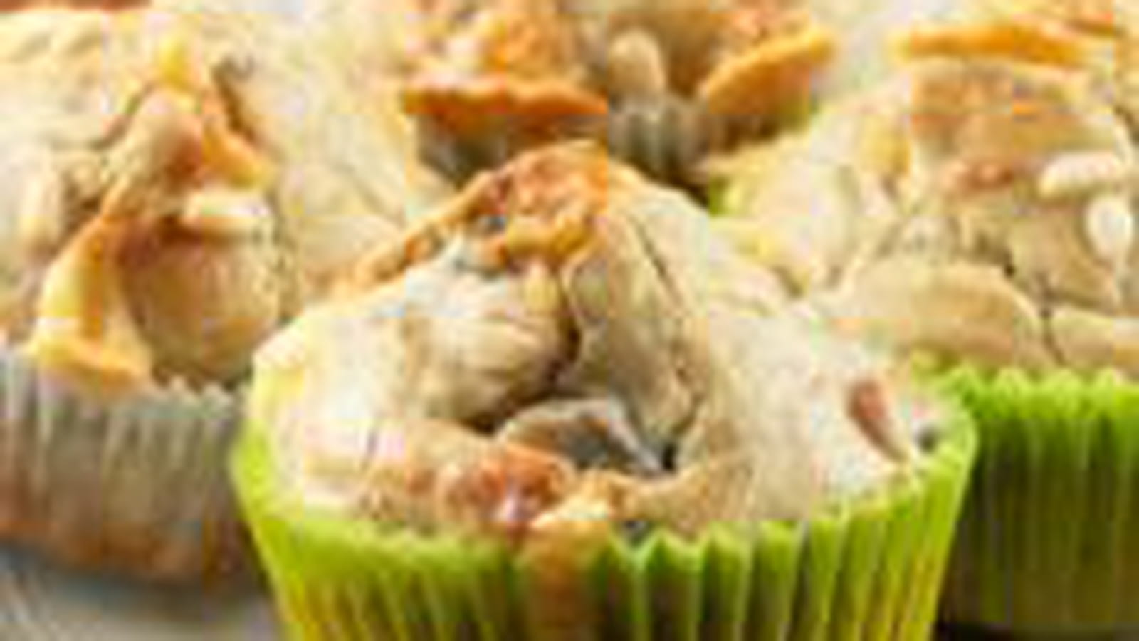 Muffins apéritifs aux noix, champignons et Emmental de Savoie