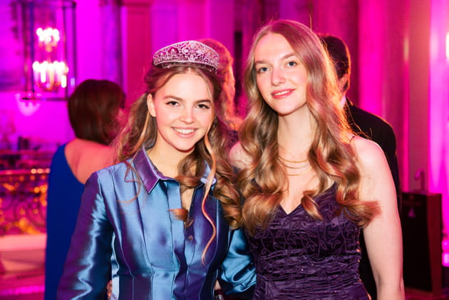 L'archiduchesse Ildikó aux côtés de sa sœur, l'archiduchesse Sophia de Habsbourg-Lorraine : Les Debs en famille