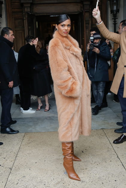 Tina Kunakey au défilé Stella McCartney