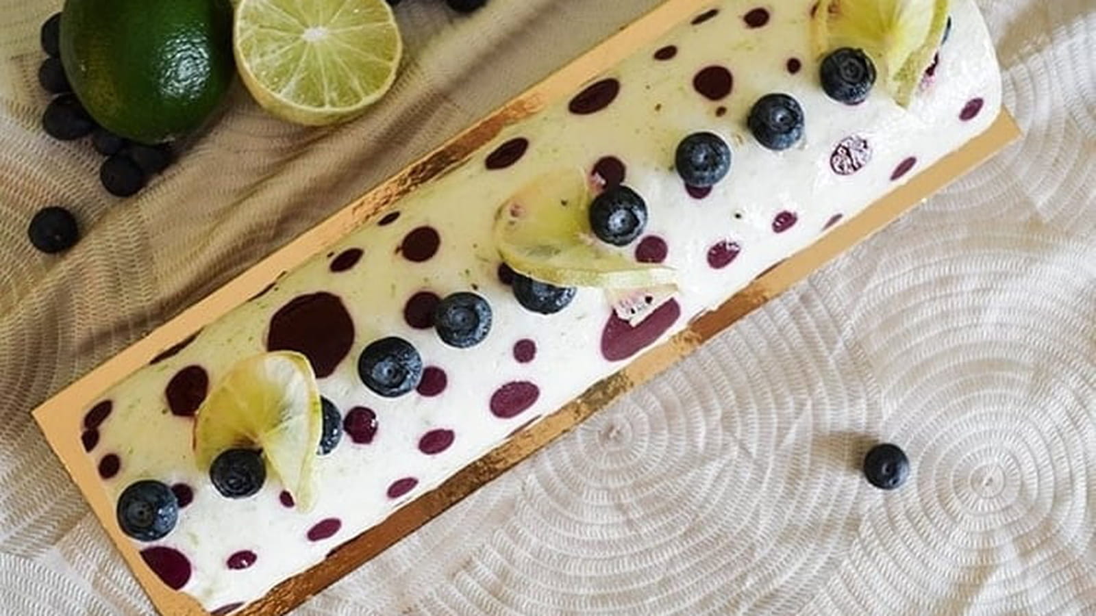 Bûche myrtilles, citron vert, fromage blanc