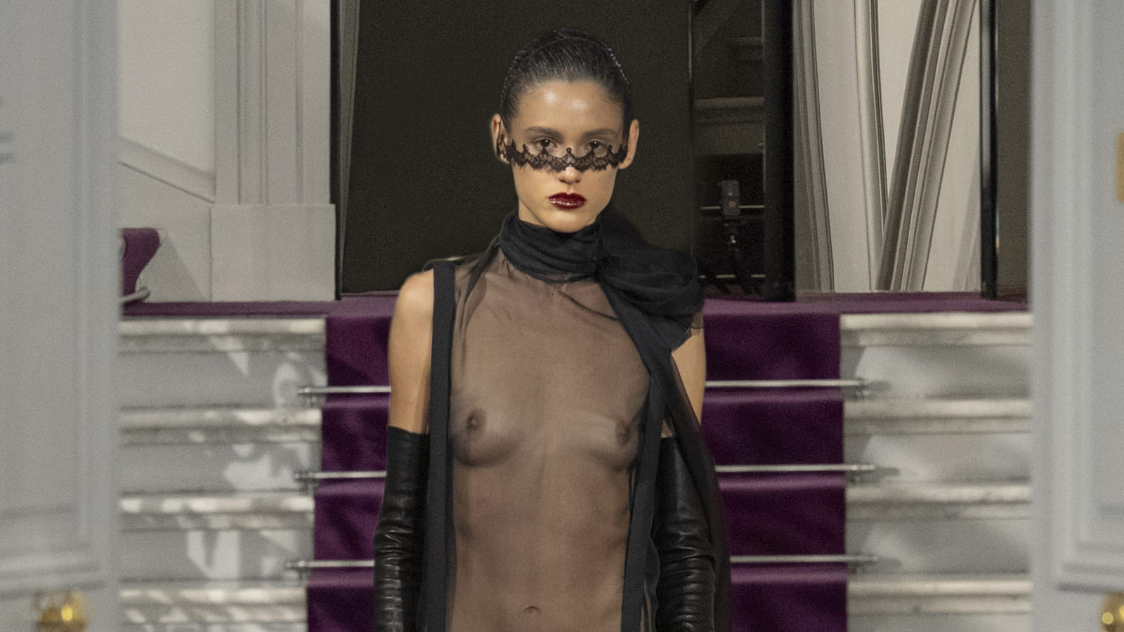 Look 61 du défilé Valentino