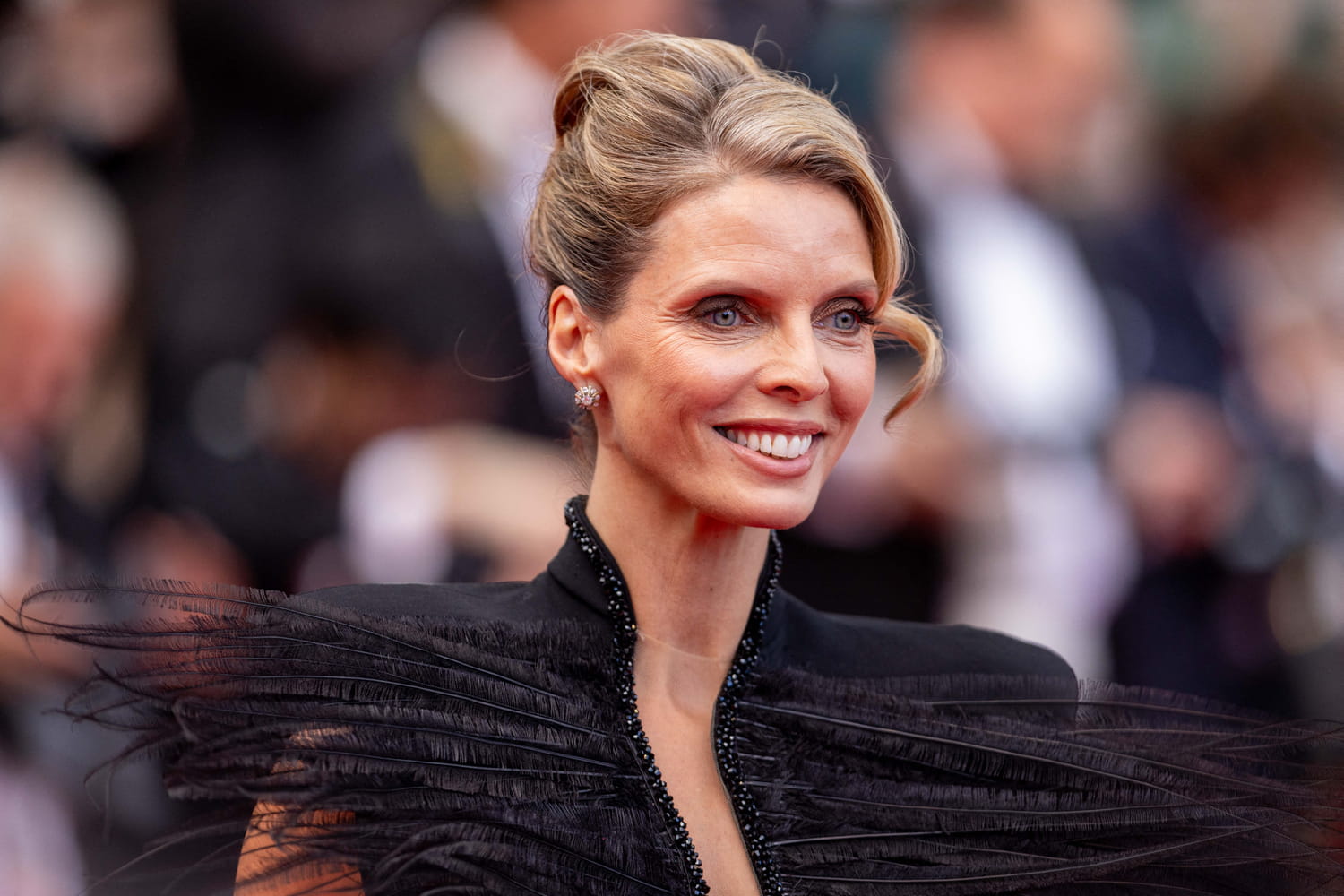 On a yacht in Italy, Sylvie Tellier puts our eyes with this impressive accessory