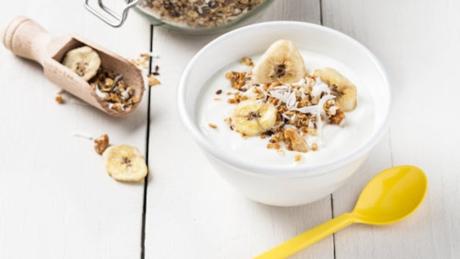 Granola à la banane et à la noix de coco