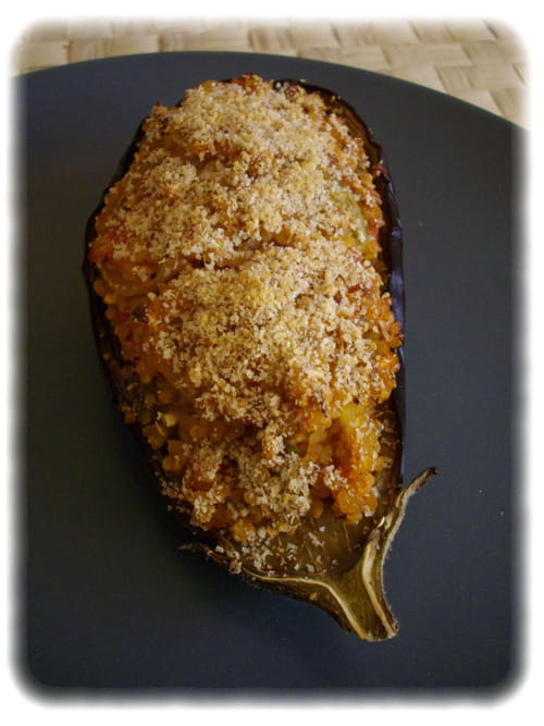 Aubergine farçie tomates, oignons, blé et sarrasin