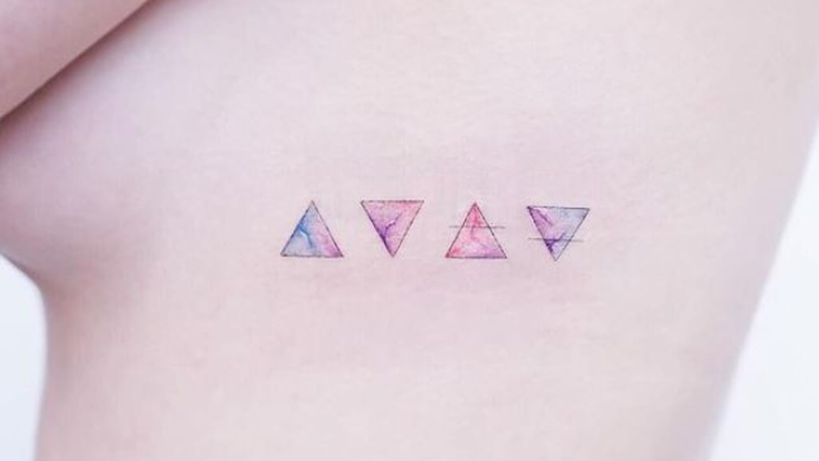 Triangles pastels sur le flanc
