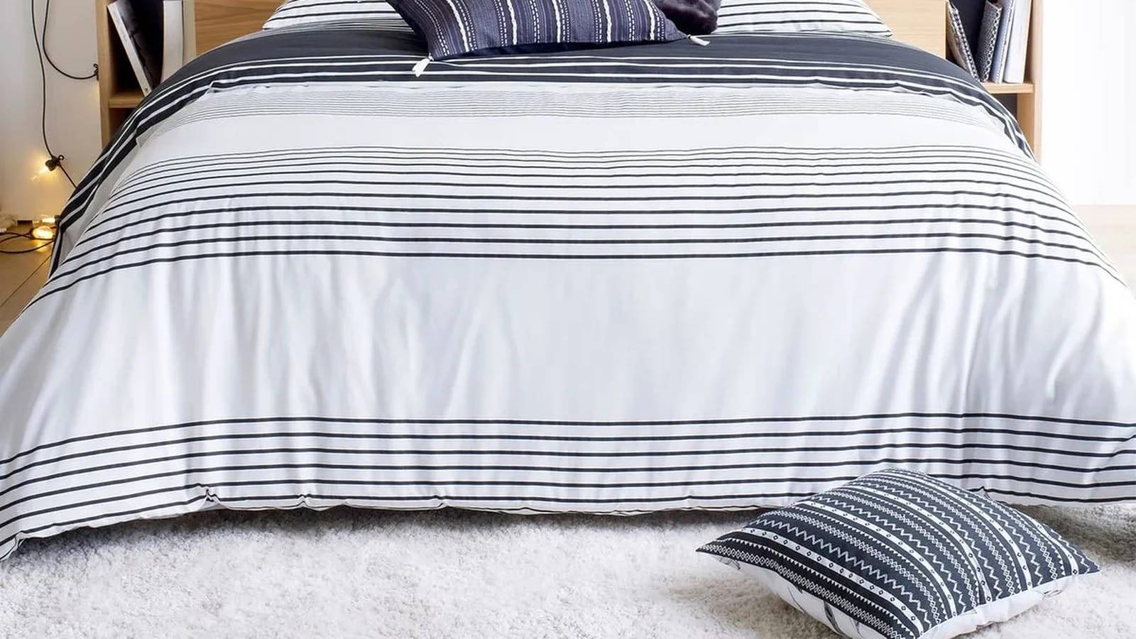 Une tête de lit avec rangements 