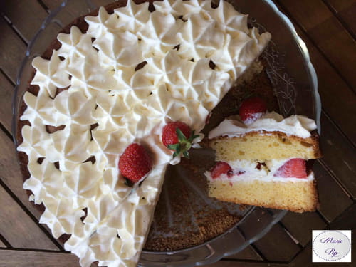 Gâteau époustouflant aux fraises