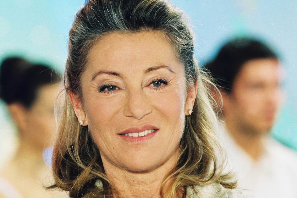 Sheila, fra&icirc;che avec ses cils de biche