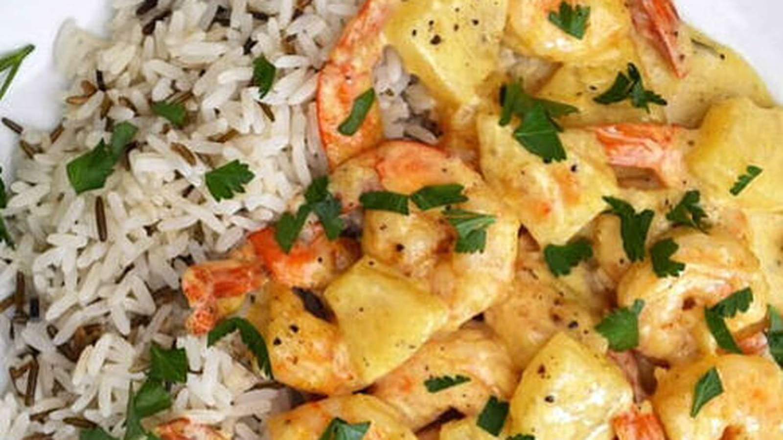 Scampis et ananas à la sauce curry et curcuma