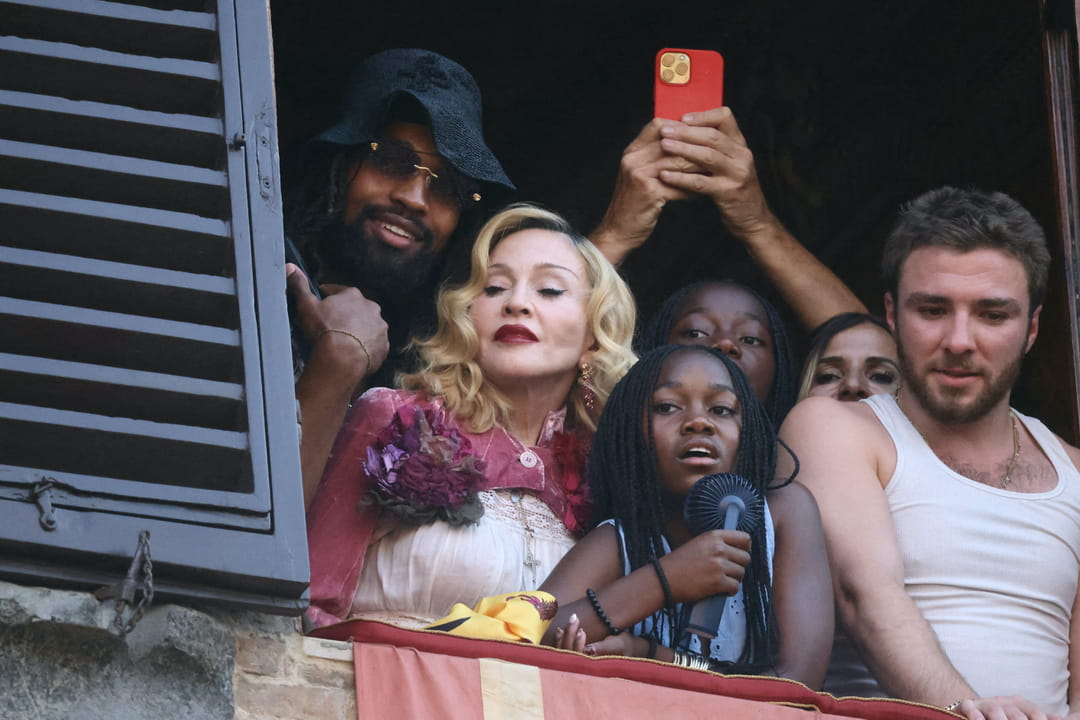 Madonna cooed with her very young companion and her children in his own for her birthday (photos)
