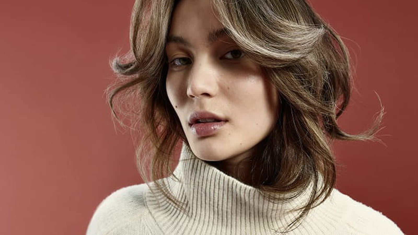 Coupe effilée au brushing aérien