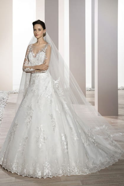 Une robe brillante, Demetrios