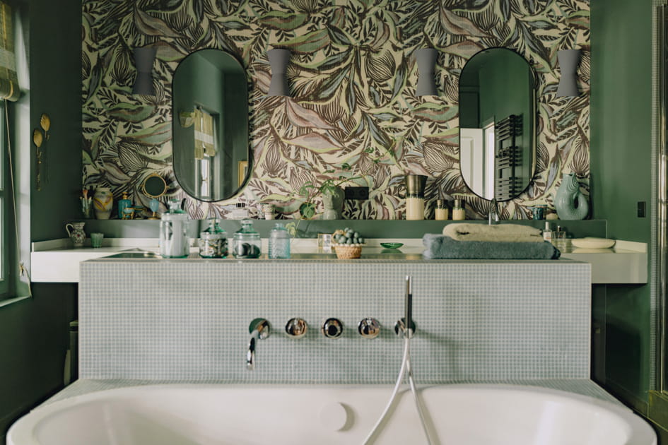Apr&egrave;s&nbsp;: une salle de bains avec baignoire plac&eacute;e dans l'autre sens