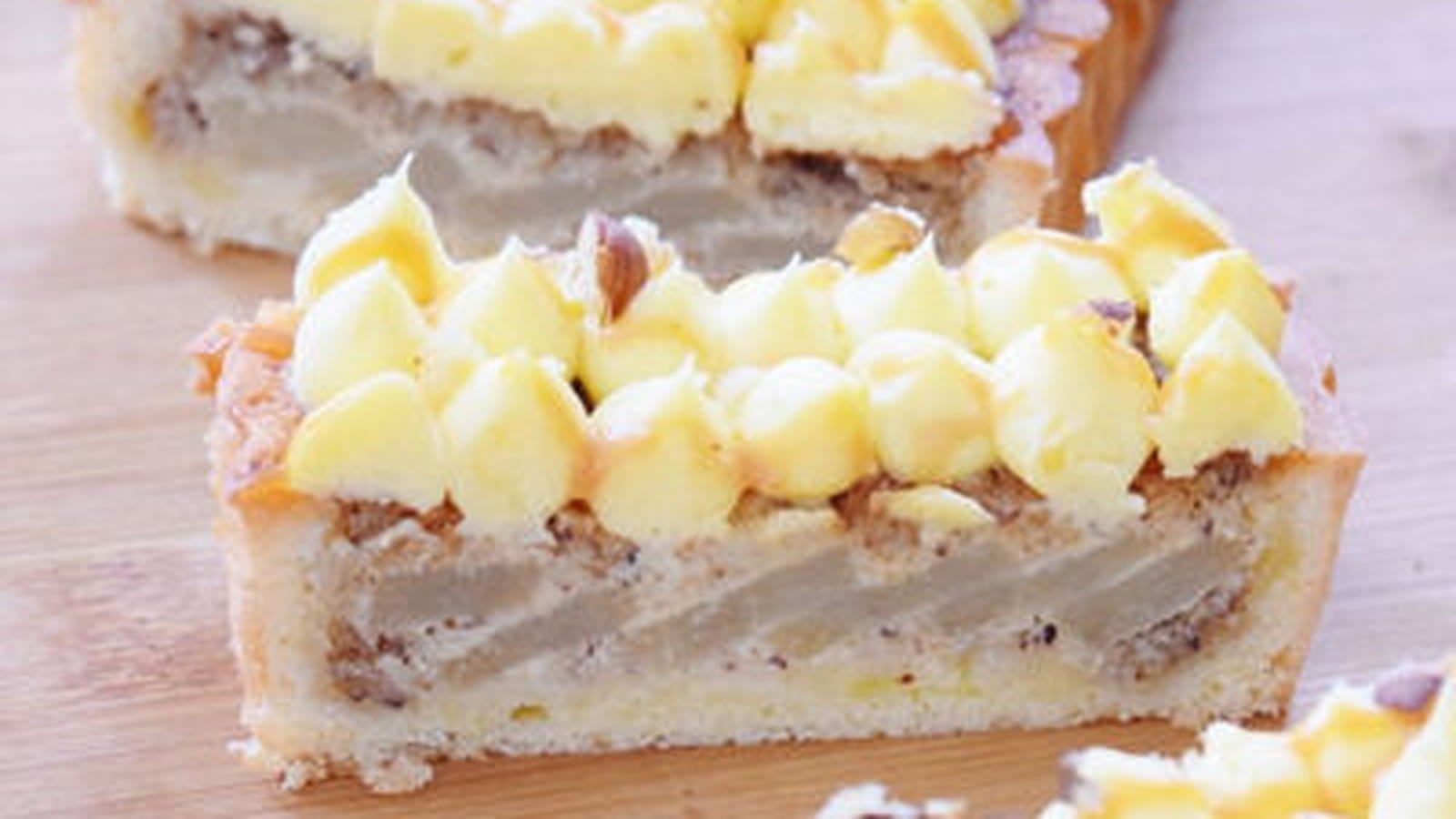 Tarte Bourdaloue aux poires, amandes et noisettes