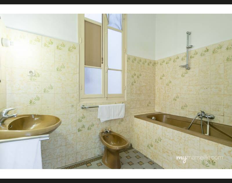 Avant&nbsp;: une salle de bains d'&eacute;poque