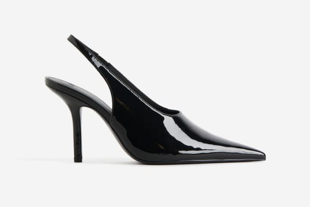 escarpin avec bride devant